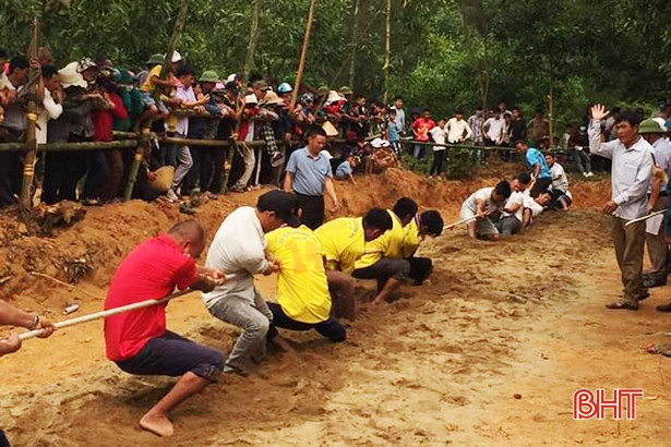 Đông đảo đạo hữu, du khách hành hương về chùa Kim Dung 