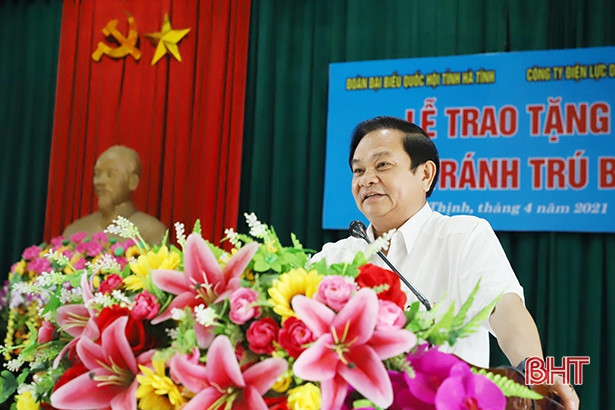 Tài trợ 200 triệu đồng xây nhà tránh trú bão cho hộ nghèo TX Kỳ Anh