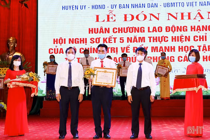 Học và làm theo Bác ở huyện Đức Thọ phải trở thành việc làm thường xuyên, lâu dài