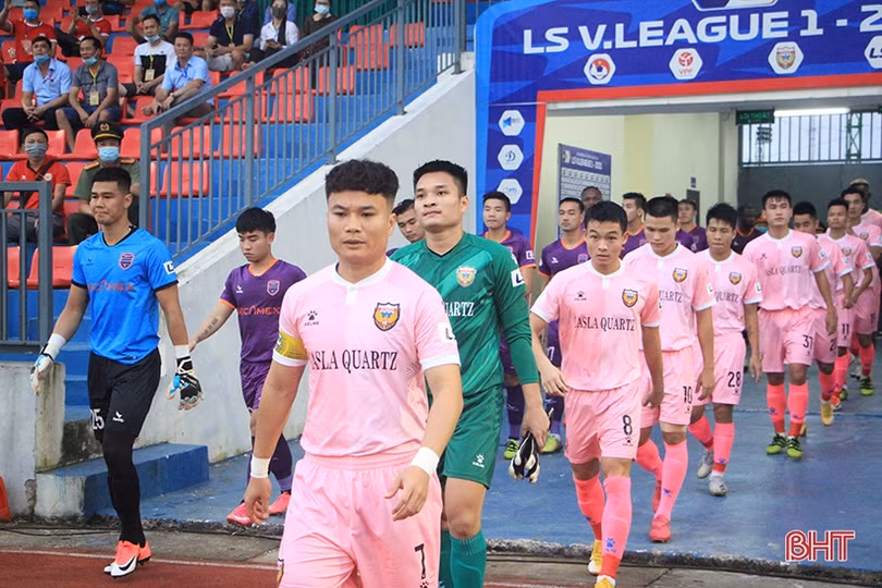 Thi đấu thăng hoa, Hồng Lĩnh Hà Tĩnh thắng đậm Bình Dương 4-2