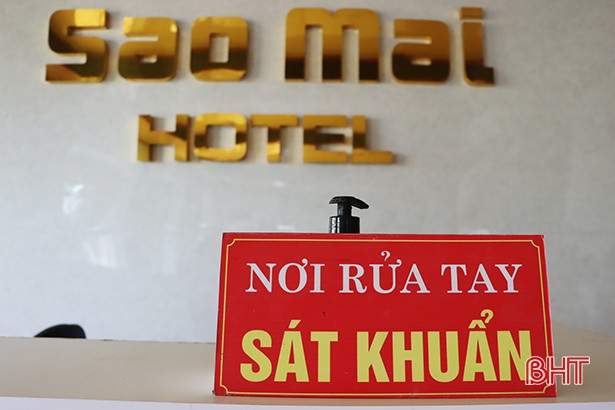 Ngày 30/4, lượng khách về bãi biển đẹp nhất Hà Tĩnh chỉ bằng 1/10 trước đây