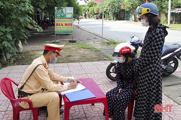 3 ngày nghỉ lễ, Công an Đức Thọ tước giấy phép lái xe 46 trường hợp