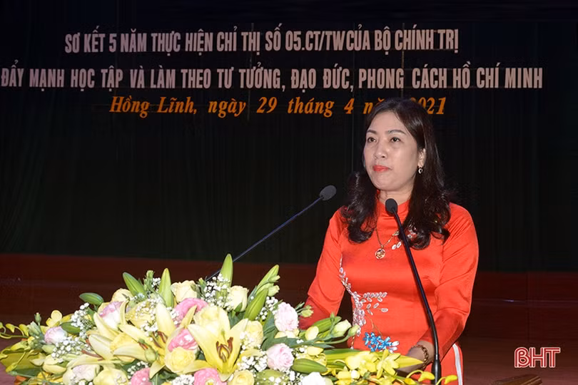 Thị xã Hồng Lĩnh và Kỳ Anh tôn vinh các tập thể, cá nhân điển hình học và làm theo Bác