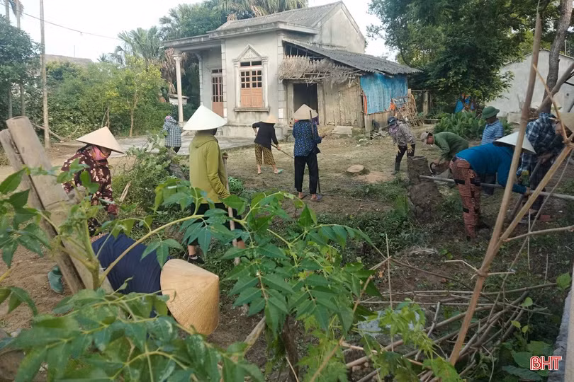 Người dân Thạch Hà sôi nổi xây dựng nông thôn mới trong kỳ nghỉ lễ
