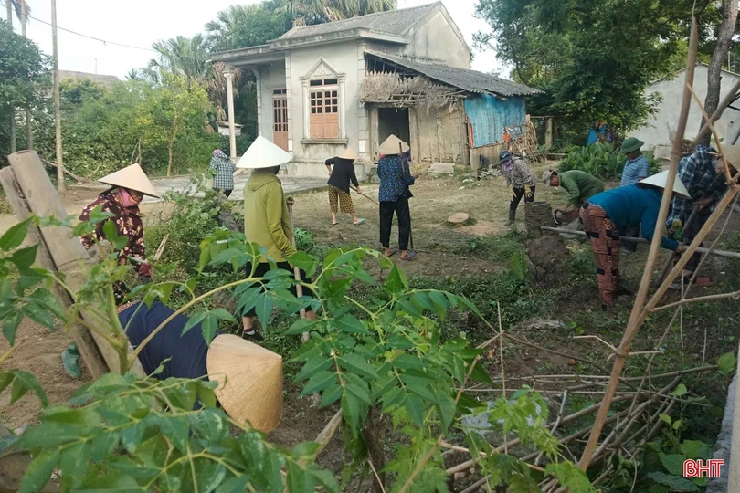 Người dân Thạch Hà sôi nổi xây dựng nông thôn mới trong kỳ nghỉ lễ