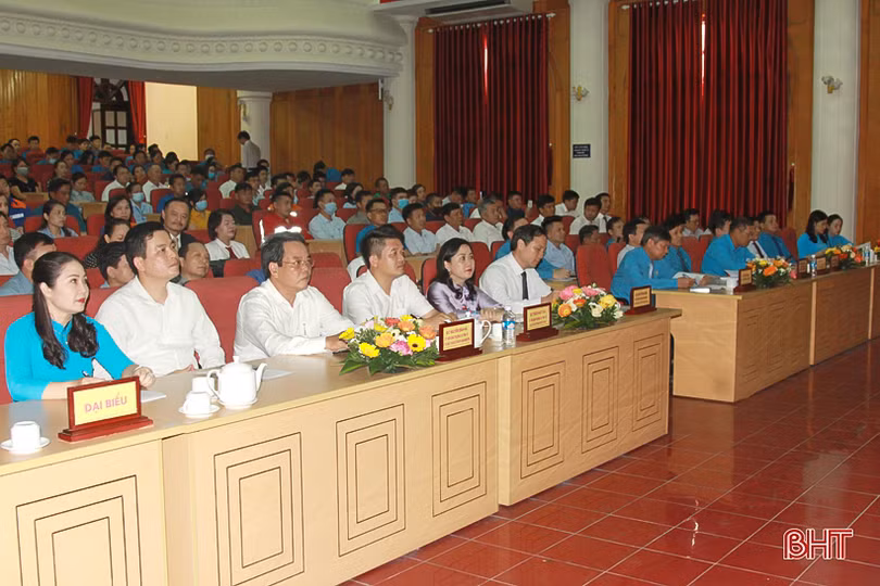 Hà Tĩnh biểu dương công nhân, lao động tiêu biểu và “doanh nghiệp vì người lao động”