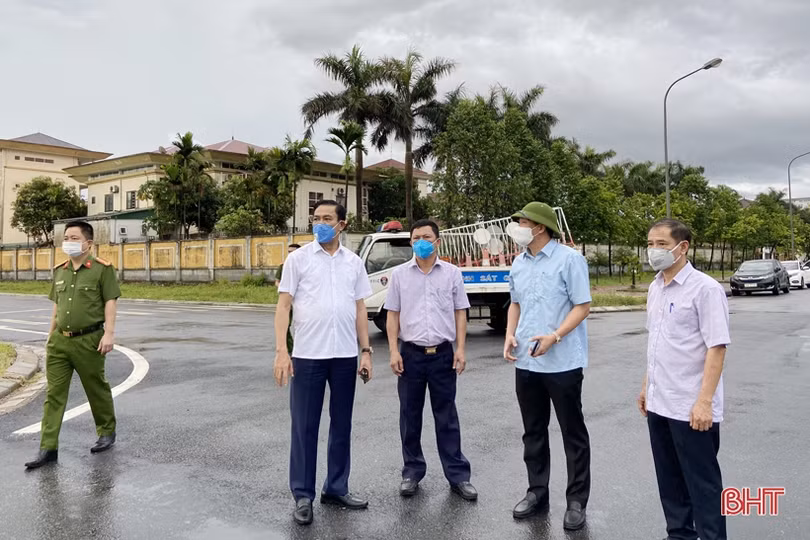 Phong tỏa 15 điểm trên 4 trục đường chính ở TP Hà Tĩnh để phòng dịch Covid-19