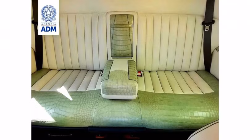 Rolls-Royce Phantom bị tịch thu vì nội thất bọc da cá sấu