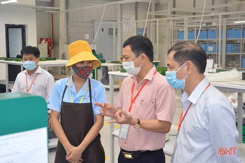 Lấy mẫu xét nghiệm ngẫu nhiên 20 - 30% lao động Công ty TNHH Haivina Hồng Lĩnh