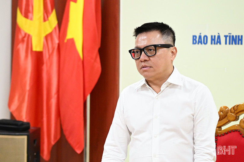 Đồng chí Lê Quốc Minh - Tổng Biên tập Báo Nhân Dân nói chuyện với cán bộ, phóng viên Báo Hà Tĩnh. 7.jpg