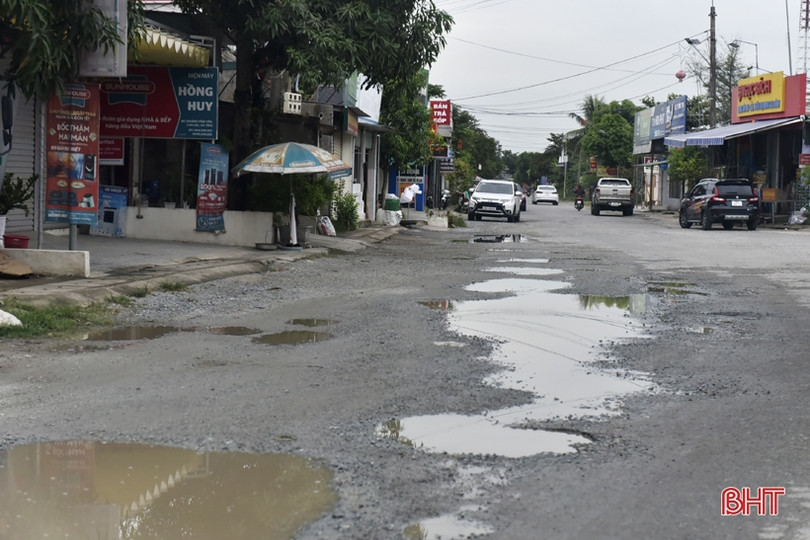 Chằng chịt “ổ gà”, “ổ voi” trên huyện lộ 36 ở Can Lộc