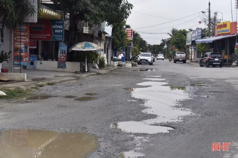 Chằng chịt “ổ gà”, “ổ voi” trên huyện lộ 36 ở Can Lộc