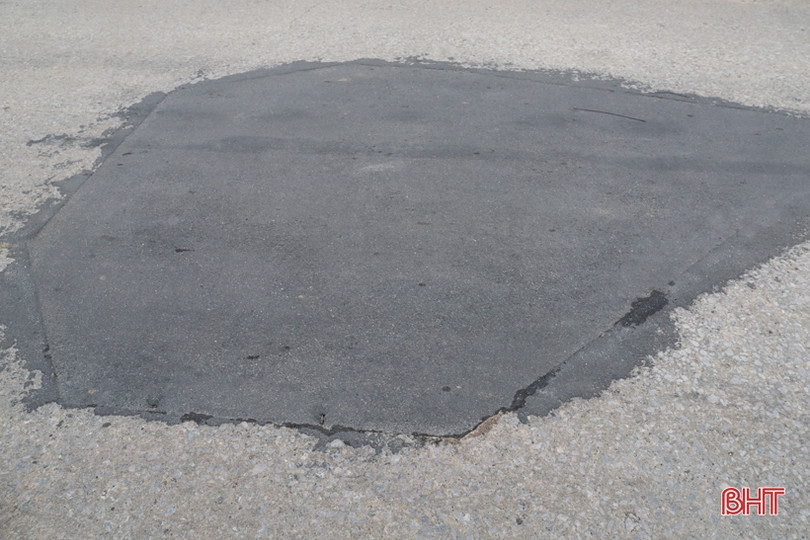 Ổ gà, hố sâu trên cầu Hương Đại đã được xử lý