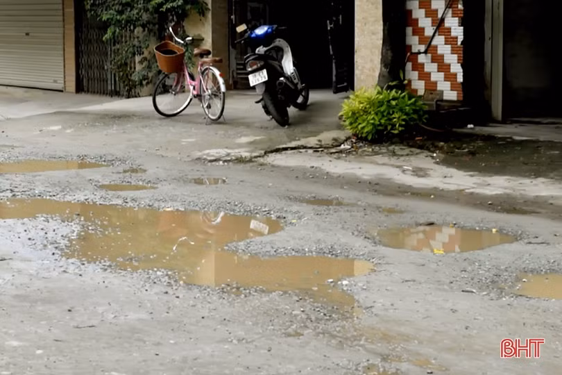 Chằng chịt “ổ gà”, “ổ voi” trên huyện lộ 36 ở Can Lộc