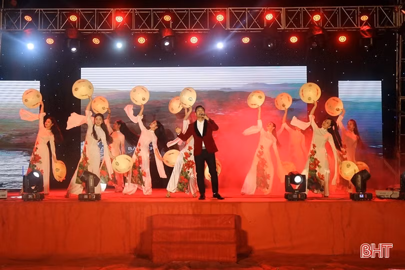 Ấn tượng đêm nhạc “Quê mẹ ân tình” ở Nghi Xuân