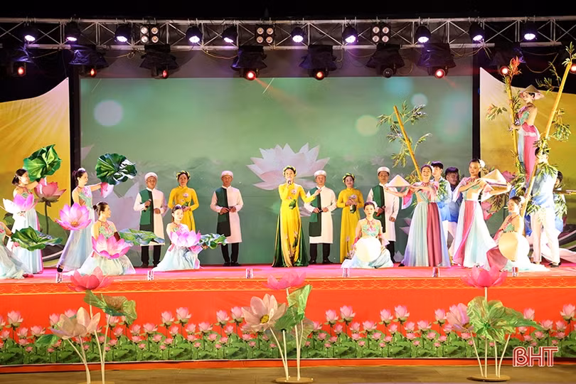 “Giai điệu mùa thu” chào mừng Quốc khánh tại thành phố Hà Tĩnh