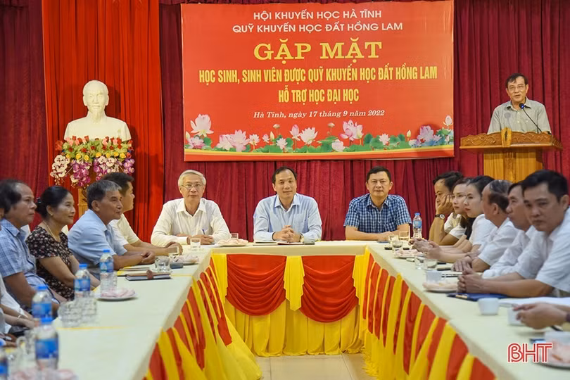 Giúp học sinh hoàn cảnh khó khăn ở Hà Tĩnh thực hiện ước mơ vào đại học