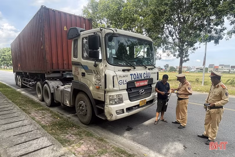 Hà Tĩnh xử lý nghiêm xe container, xe khách vi phạm an toàn giao thông