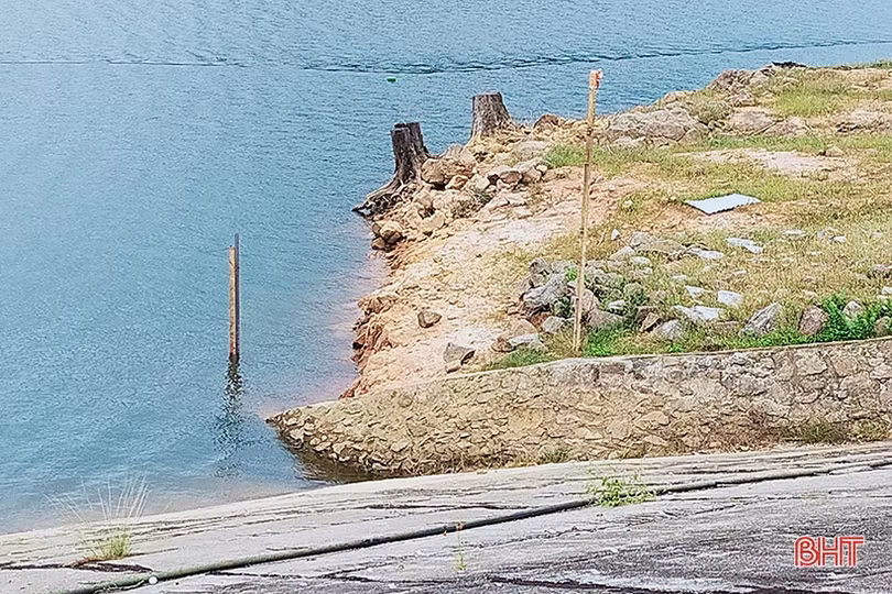 Loạt thủy điện xả tràn, nhà máy thủy điện ở Hà Tĩnh vẫn... “khát nước”