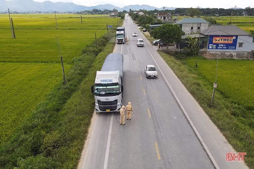 Hà Tĩnh xử lý nghiêm xe container, xe khách vi phạm an toàn giao thông
