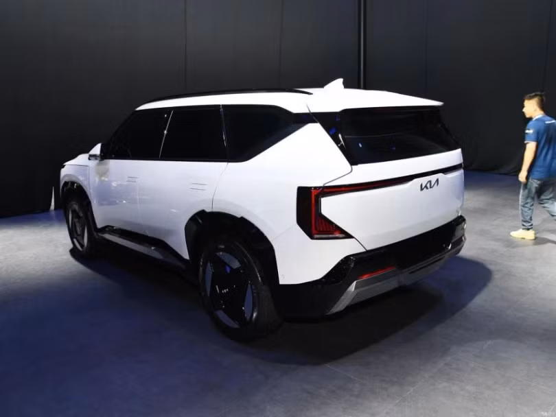 Xe điện Kia EV5 chính thức ra mắt, giá từ 526 triệu đồng
