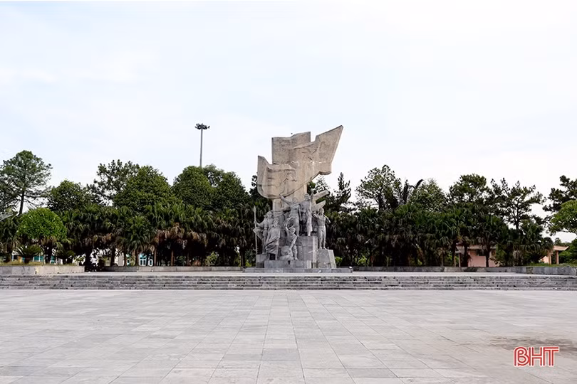 Trên quê hương Xô viết anh hùng