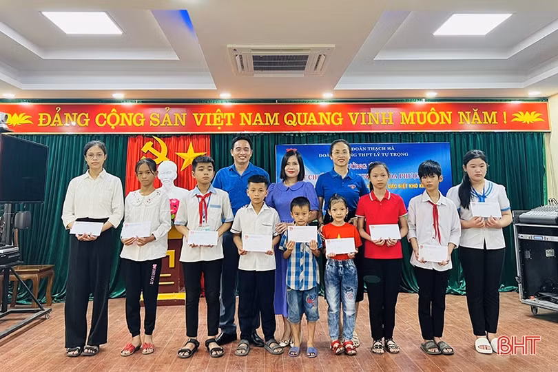 Giúp học sinh hoàn cảnh khó khăn ở Hà Tĩnh thực hiện ước mơ vào đại học