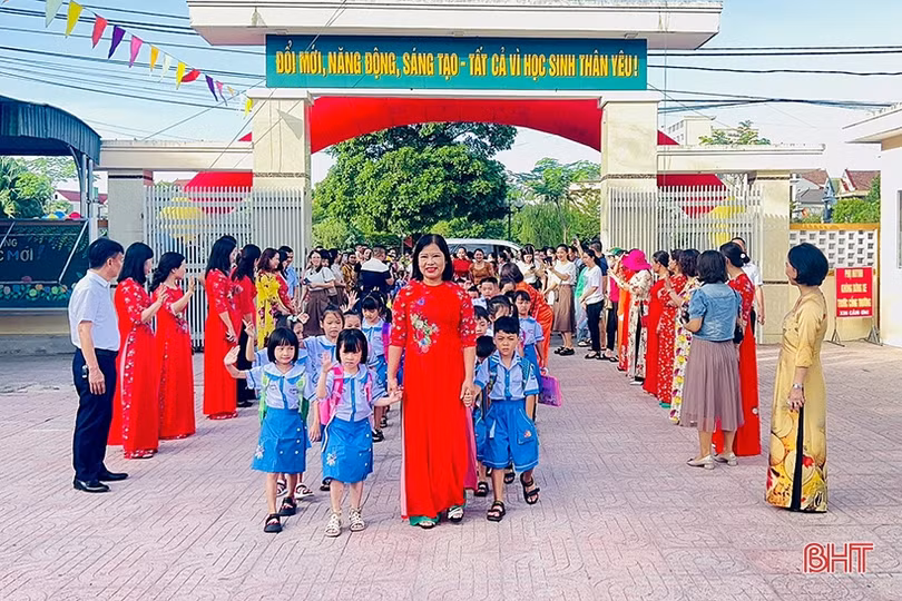 Đất học Hồng Lam rộn ràng đón năm học mới