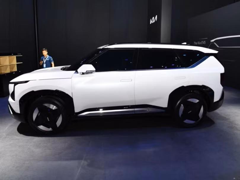 Xe điện Kia EV5 chính thức ra mắt, giá từ 526 triệu đồng