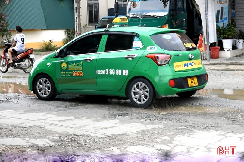 Chằng chịt “ổ gà”, “ổ voi” trên huyện lộ 36 ở Can Lộc