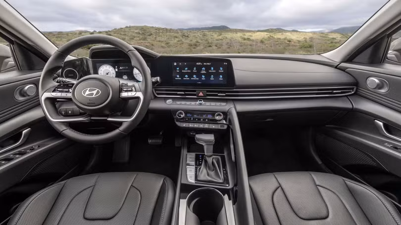 Hyundai Elantra 2024 ra mắt - chỉnh thiết kế, thêm an toàn