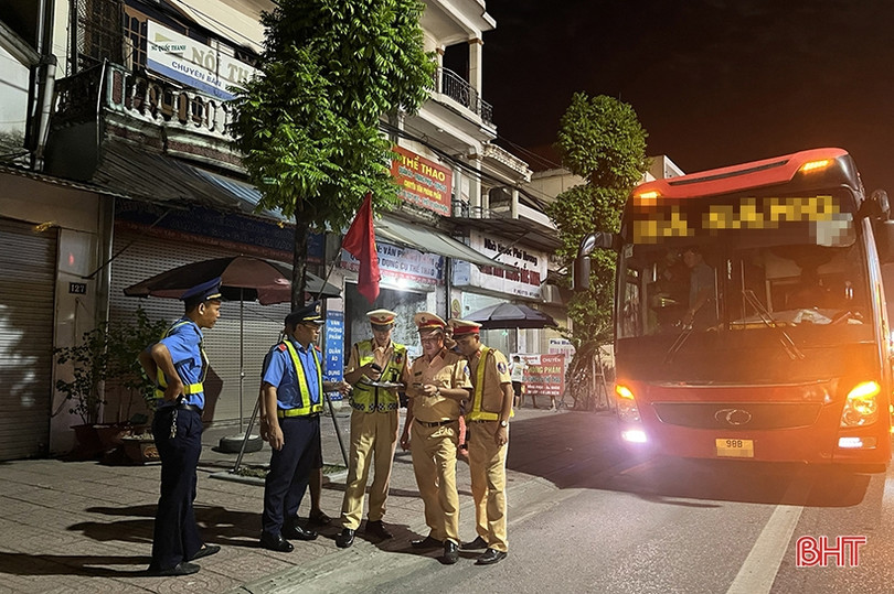 Xử phạt nhà xe lập “bến cóc” đón, trả khách không đúng nơi quy định