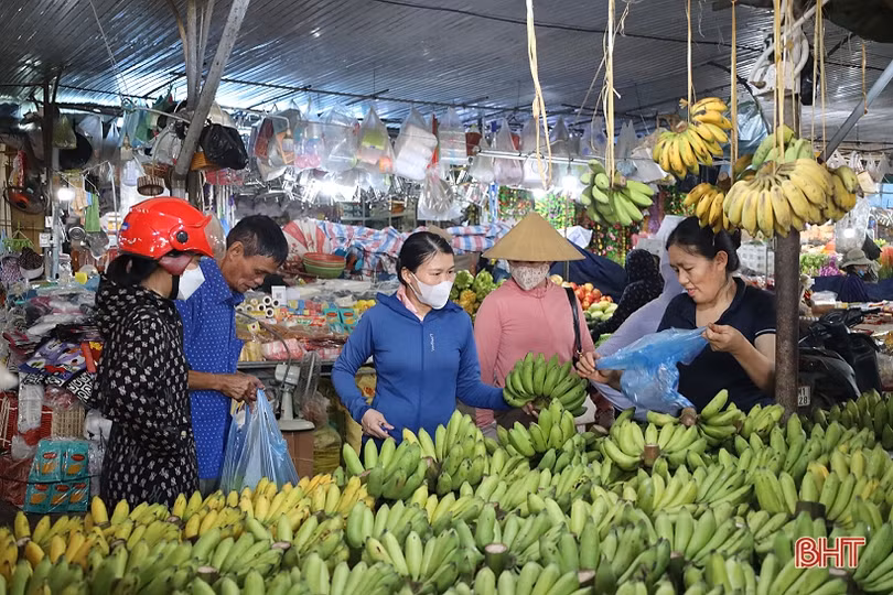 Nhộn nhịp thị trường rằm tháng Bảy