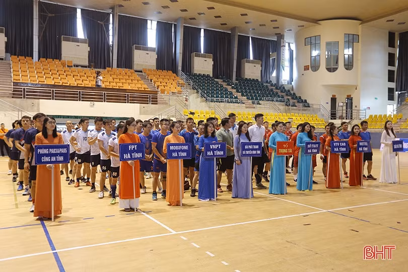 9 đội tranh tài Giải Bóng chuyền ngành Thông tin và Truyền thông 