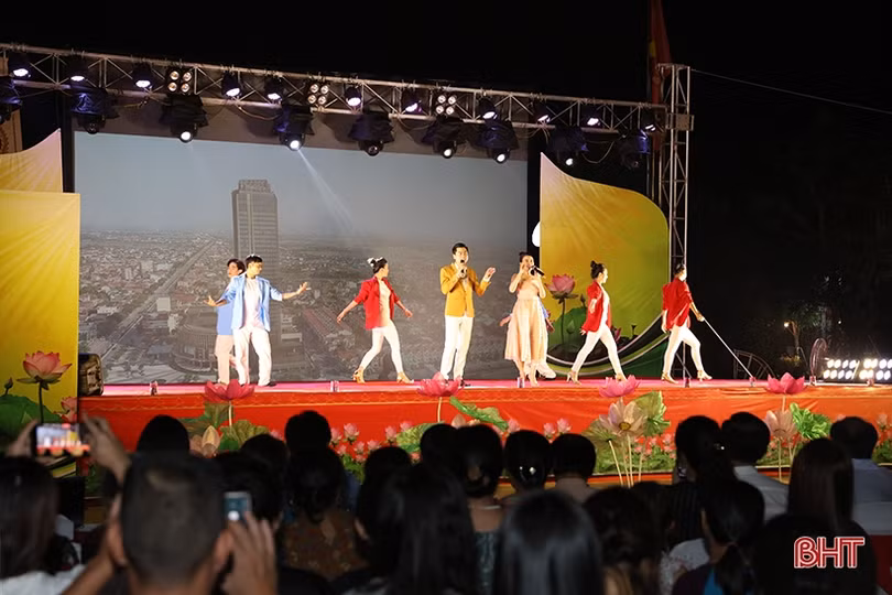 “Giai điệu mùa thu” chào mừng Quốc khánh tại thành phố Hà Tĩnh