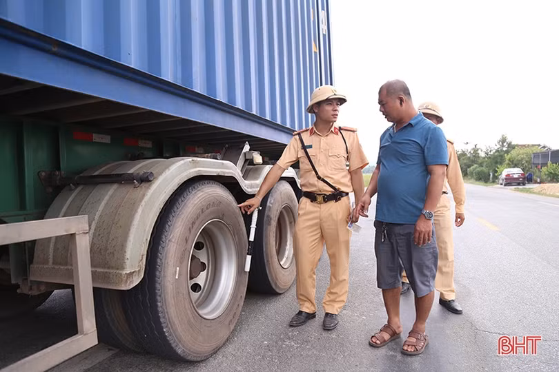 Hà Tĩnh xử lý nghiêm xe container, xe khách vi phạm an toàn giao thông
