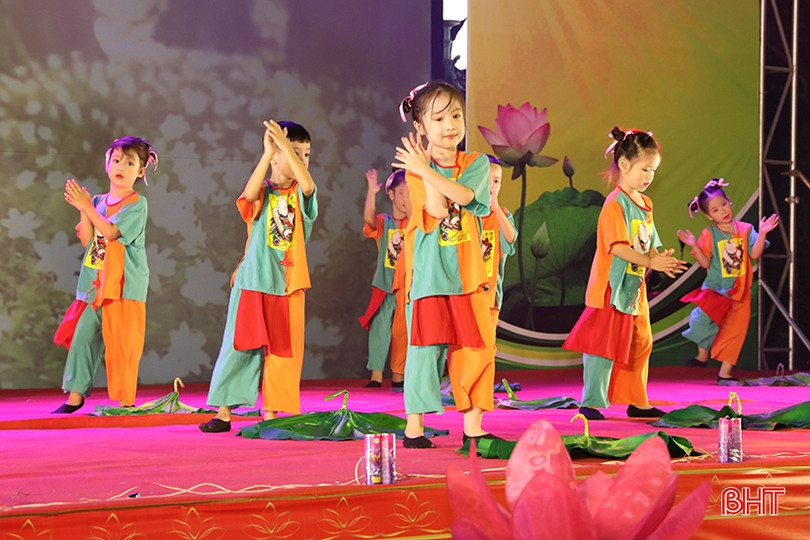 “Giai điệu mùa thu” chào mừng Quốc khánh tại thành phố Hà Tĩnh