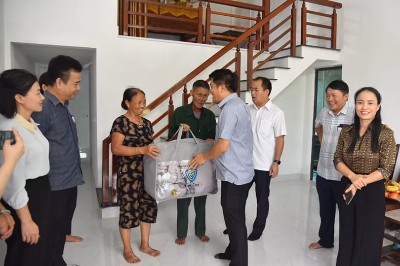 Tặng nhiều mô hình sinh kế cho người nghèo Hà Tĩnh