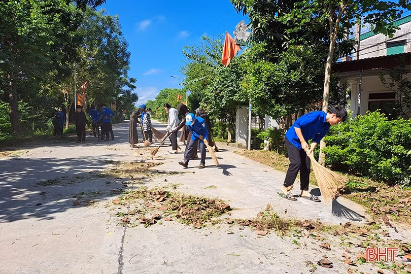 Tuổi trẻ Vũ Quang lắp đặt đường điện, ra mắt mô hình kinh tế