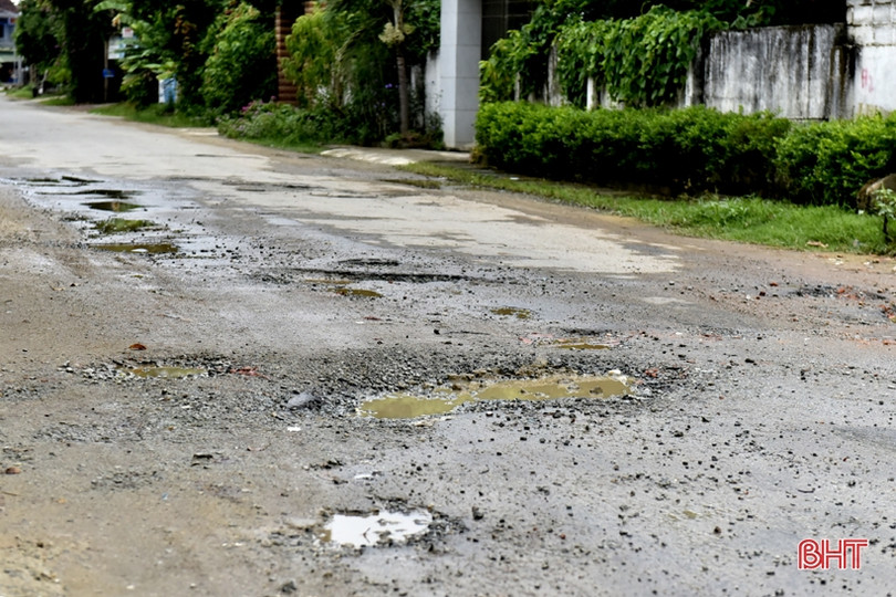 Chằng chịt “ổ gà”, “ổ voi” trên huyện lộ 36 ở Can Lộc