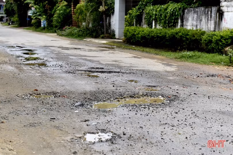 Chằng chịt “ổ gà”, “ổ voi” trên huyện lộ 36 ở Can Lộc