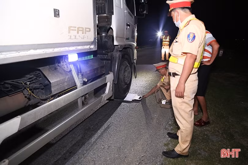 Xử lý gần 900 trường hợp vi phạm giao thông trên đường ven biển Hà Tĩnh