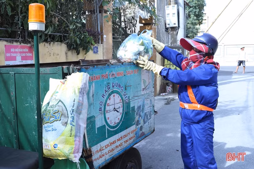 Nữ công nhân môi trường với nhiều sáng kiến làm đẹp phố phường