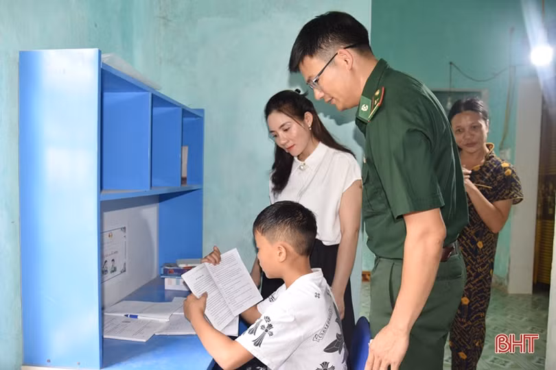 BĐBP Hà Tĩnh “tiếp sức” đến trường cho học sinh nghèo vùng biên