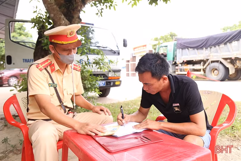 Kiểm soát chặt xe chở vật liệu xây dựng thi công dự án trọng điểm quốc gia qua Đức Thọ