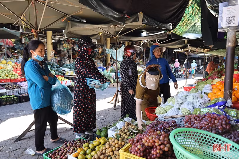 Nhộn nhịp thị trường rằm tháng Bảy