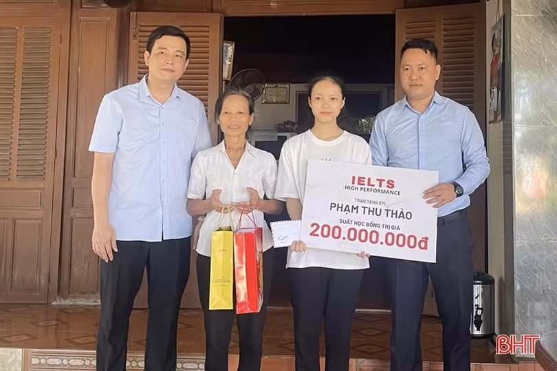 Giúp học sinh hoàn cảnh khó khăn ở Hà Tĩnh thực hiện ước mơ vào đại học