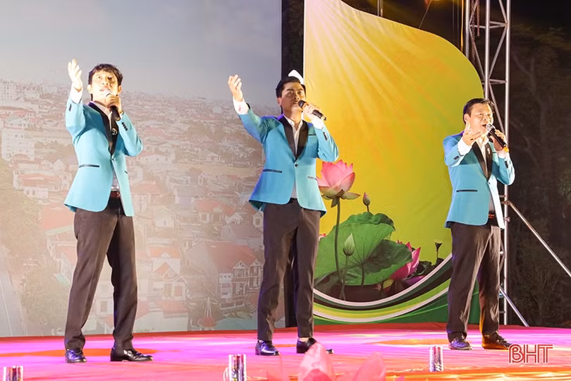 “Giai điệu mùa thu” chào mừng Quốc khánh tại thành phố Hà Tĩnh