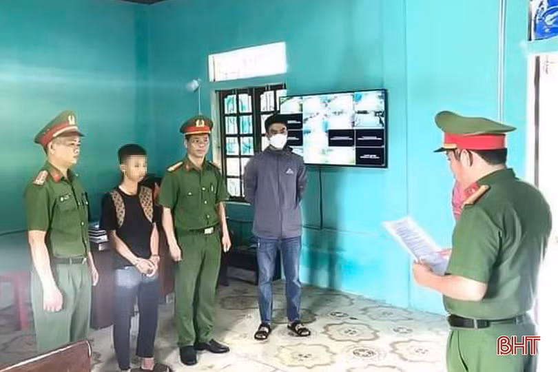 “Khoắng” tiền công đức chơi game