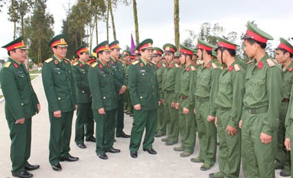 Lãnh đạo QK IV kiểm tra công tác huấn luyện chiến sỹ mới